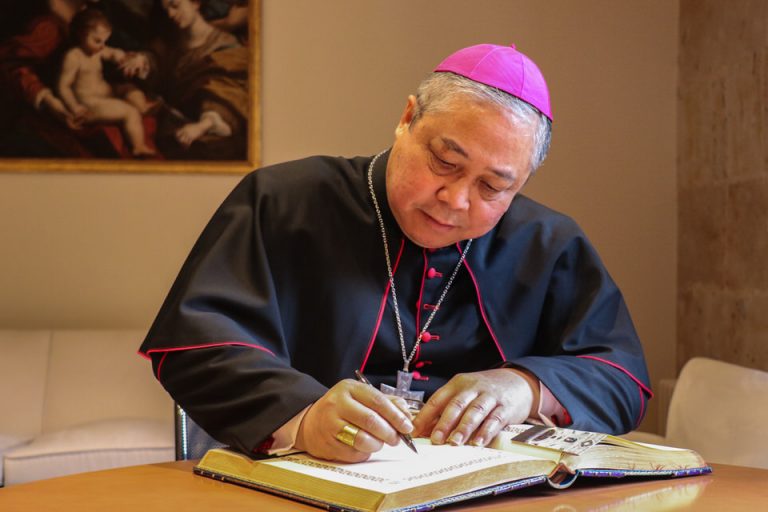 El nuncio apostólico en España oficia el 50 aniversario de María Santísima de las Angustias de Alcalá del Río