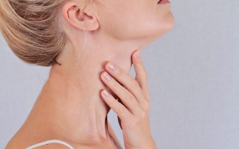 ¿Tienes bultos en el cuello? Descubre qué son y cómo se tratan los nódulos tiroideos