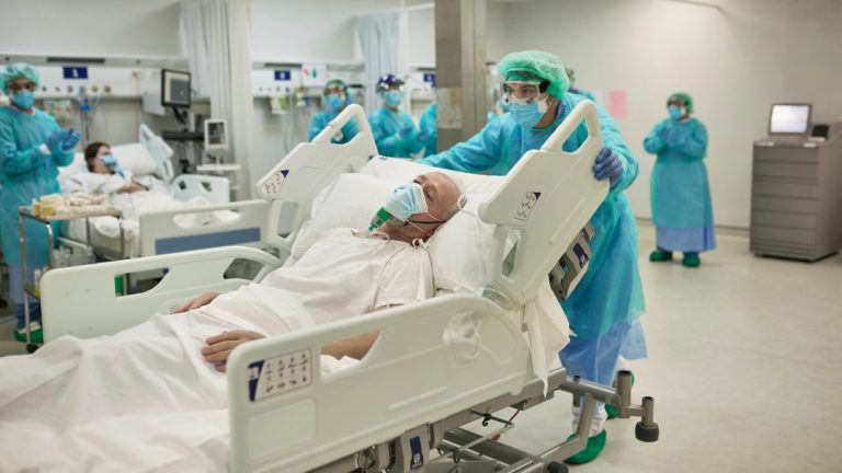 Fuerte bajada de nuevos casos en Murcia, 98 en las últimas 24 horas