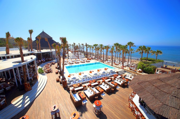 Estos son los mejores Beach Club que lo han petado en Málaga y Marbella 49 Nikki Beach, Marbella, un sitio ideal para que muevas el esqueleto