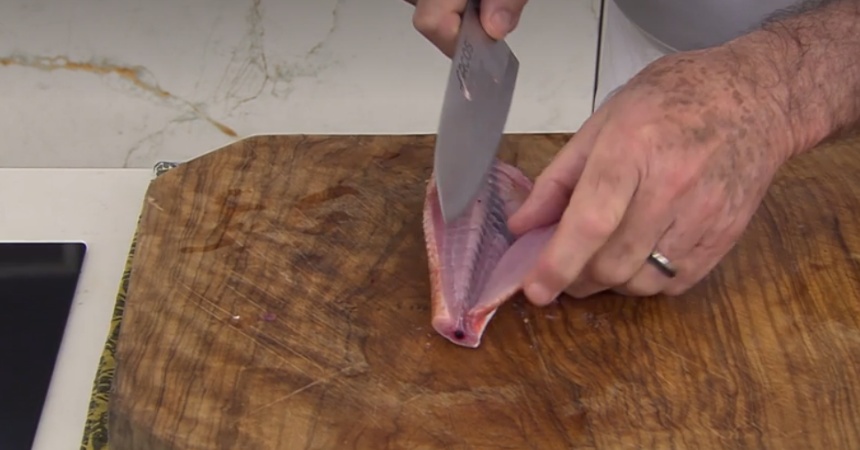 No se resiste: Arguiñano te enseña a cortar bien un salmonete