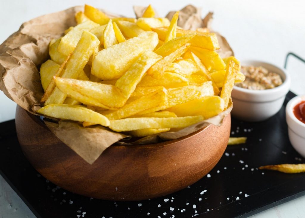 Patatas fritas sin aceite, una alternativa ideal para no engordar mientras se come el platillo
