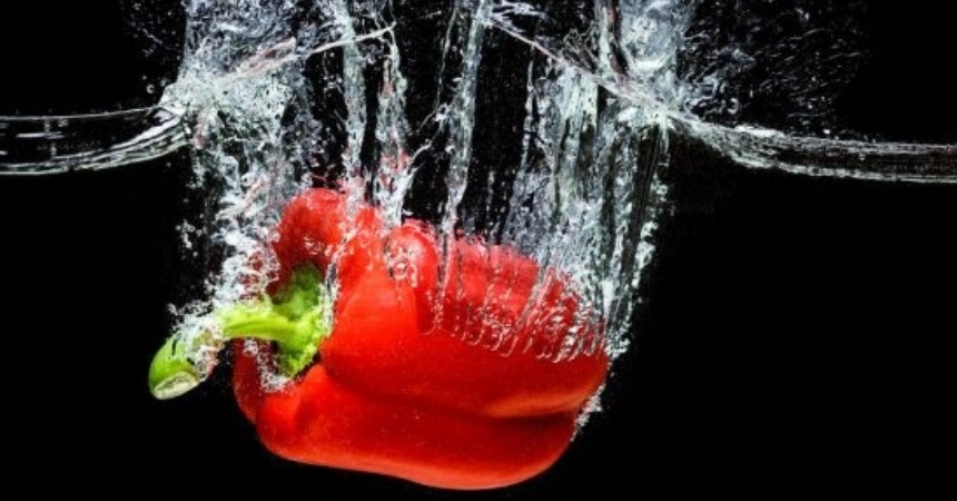 Pimientos al horno: el truco para pelarlos que se ha hecho viral 3 agua fría