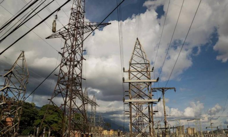 El precio de la luz caerá un 3,4% para este jueves, hasta los 101,6 euros/MWh