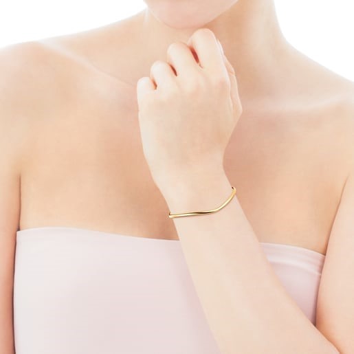 Pulsera de plata vermeil Hav puesta en una modelo