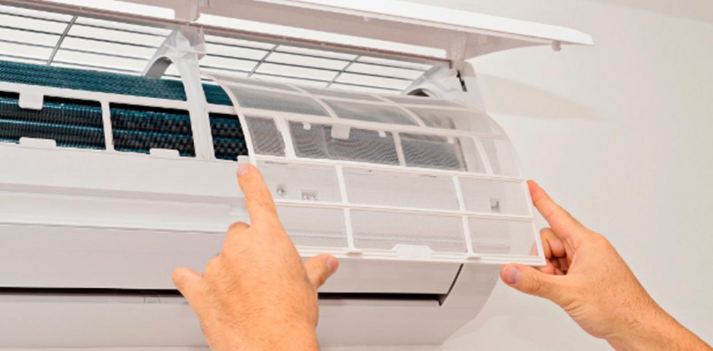 ¿Cómo se puede limpiar bien el aire acondicionado?