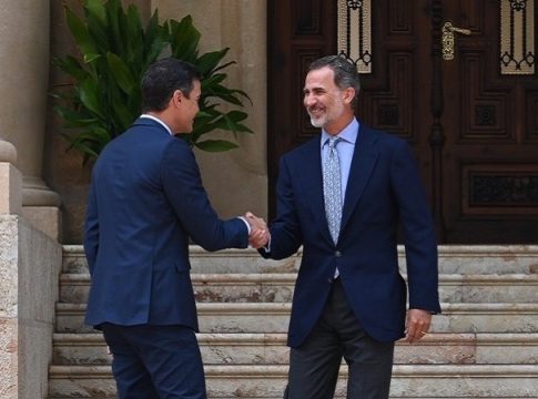 Sánchez traslada al Rey