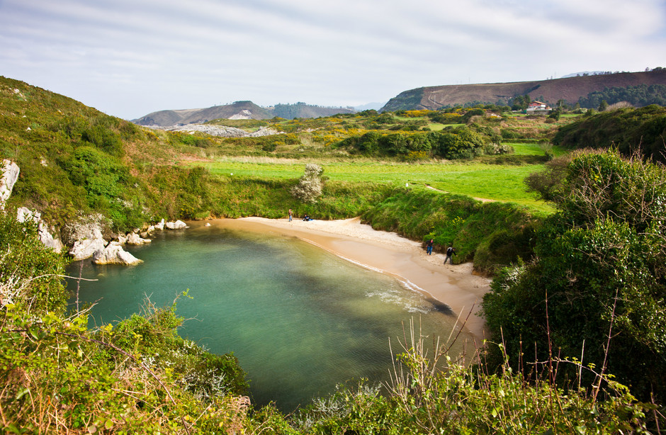 Playa de Gulpiyuri, en Asturias