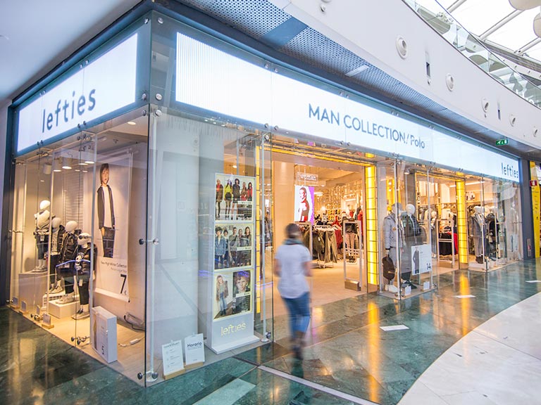 Tienda Lefties sección hombres