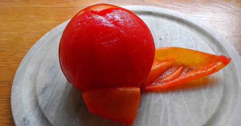 Tomates: trucos para pelarlos en cuestión de segundos