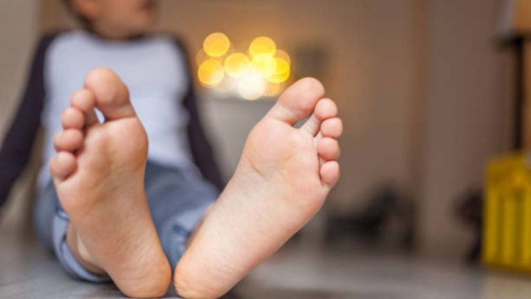 Trucos para evitar que los hongos aniden en tus pies