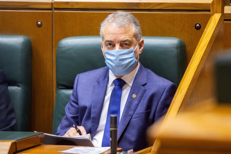 Urkullu defiende mantener ciertas restricciones