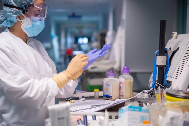 Valencia suma 2.060 casos, cuatro fallecidos y mantiene la presión hospitalaria