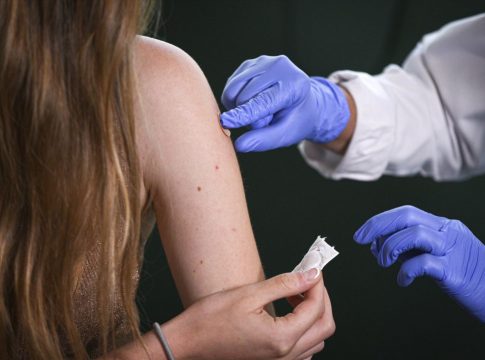 Valencia empezará a vacunar a los jóvenes de 16 a 18 años la próxima semana