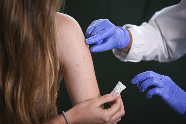 Valencia empezará a vacunar a los jóvenes de 16 a 18 años la próxima semana