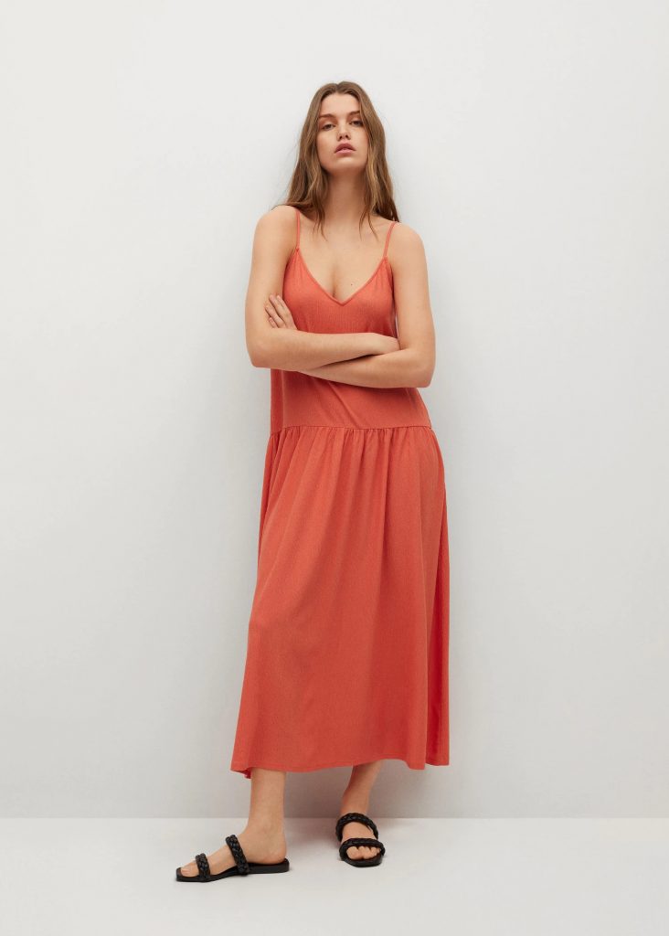 Mango: el vestido corto por 20 euros que más de una querrá para lucir bronceado
