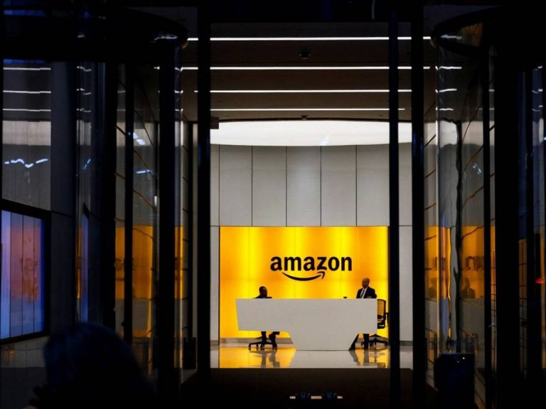 Amazon, BlackRock o Wells Fargo posponen la vuelta de los trabajadores a las oficinas
