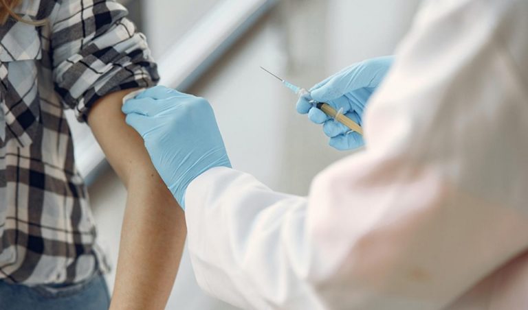 Andalucía registra más de 20 muertes por tercer día seguido y suma 3.669 casos