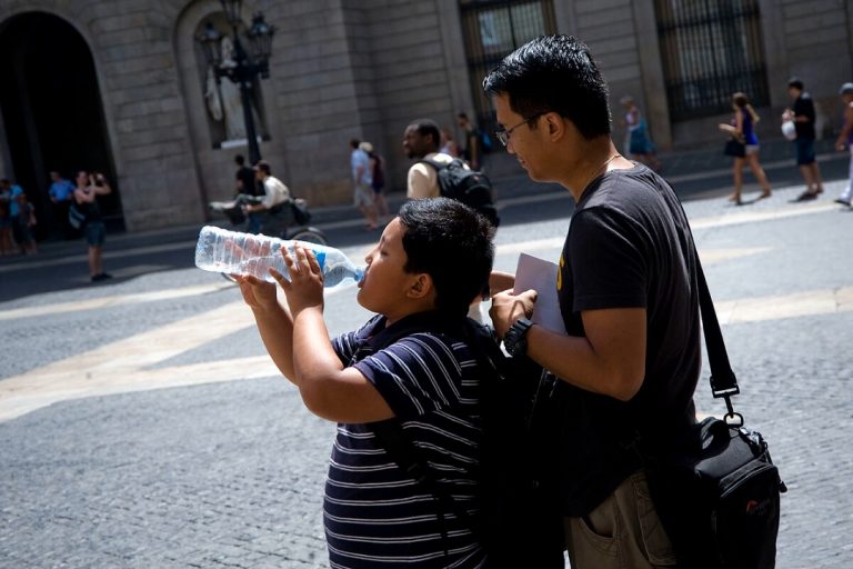 El calor extremo pone este viernes en alerta a casi toda España