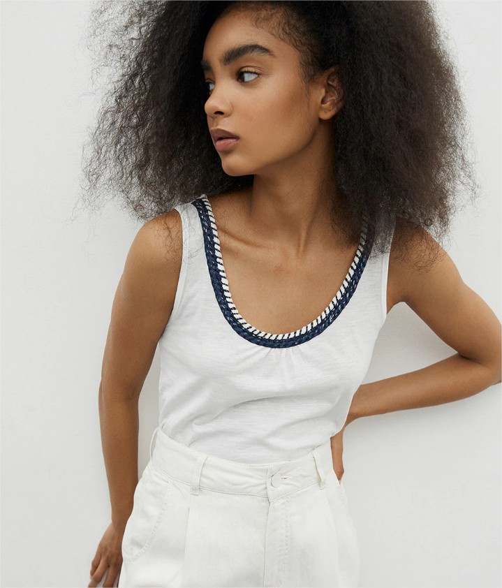camiseta detalle trenzado