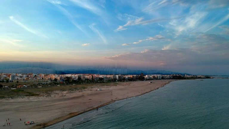 Detenido por tocamientos a menores mientras se bañaban en la playa de Puerto de Sagunto