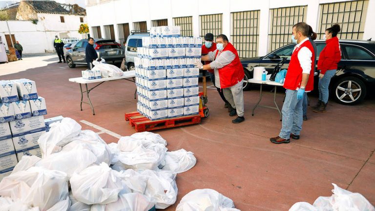 El Gobierno modifica los límites del procedimiento de contratación de alimentos para personas desfavorecidas