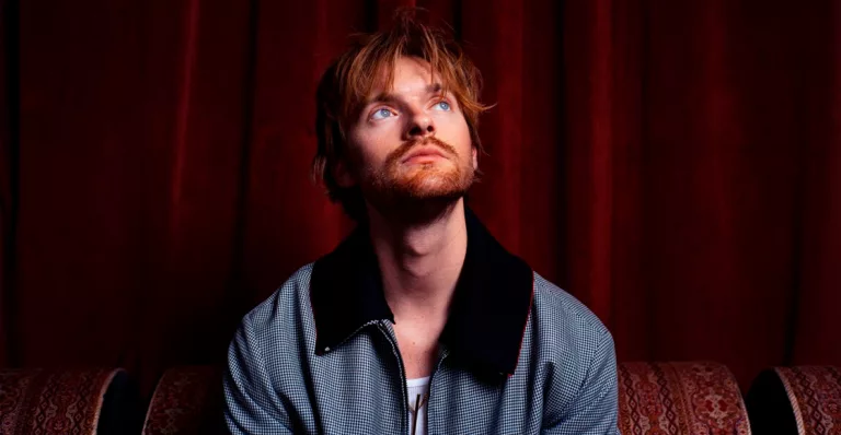 Finneas en 'A concert six months from now', adelanto de su debut como cantante