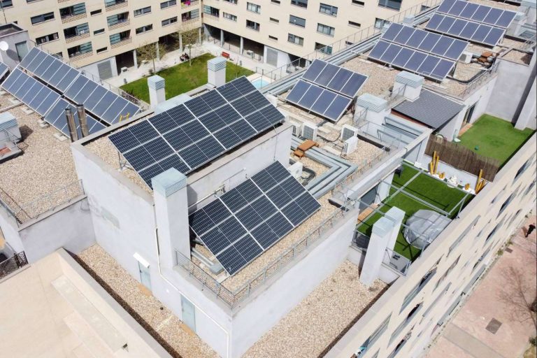 los beneficios de las instalaciones solares compartidas