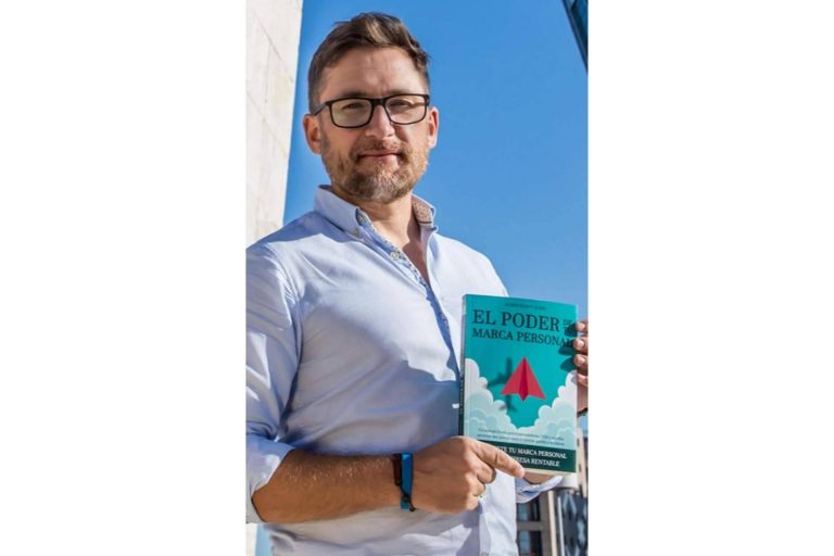 Rubén Martín, con más de 17 años de experiencia en el mundo del desarrollo de marca personal y del emprendimiento, publica el libro El Poder de tu Marca Personal