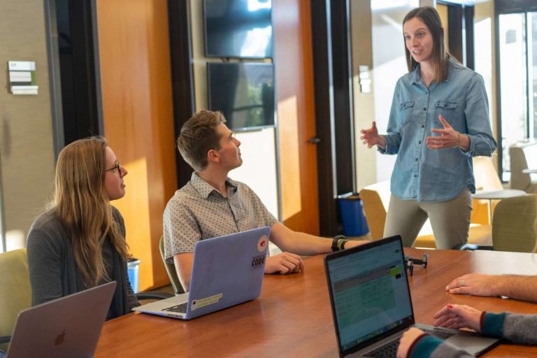 Los consejos para pasar de becario de verano a empleado en una empresa que ofrece CVapp