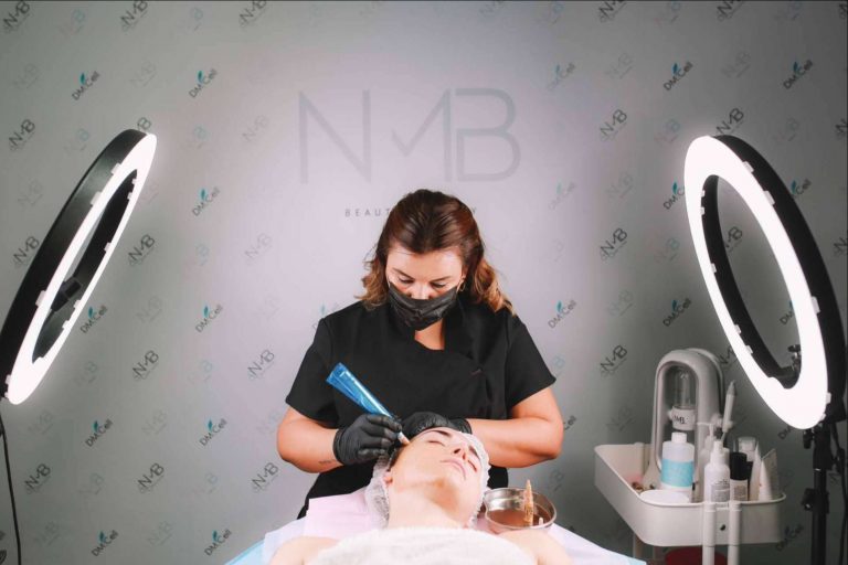 Cursos de formación en toda España por la academia de estética avanzada NMBeauty Academy