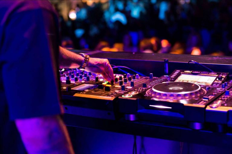 DJ con la mejor música para eventos y fiestas privadas