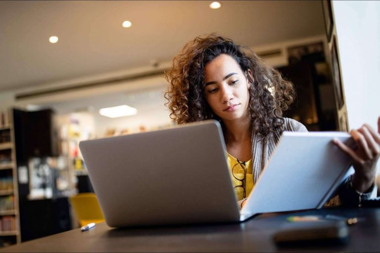 Ayuda Universitaria Cum Laude asesora en la realización con éxito de trabajos de Fin de Grado