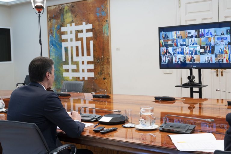 Sánchez vuelve reúne mañana por videoconferencia a sus ministros por Afganistán y volverá el viernes de sus vacaciones