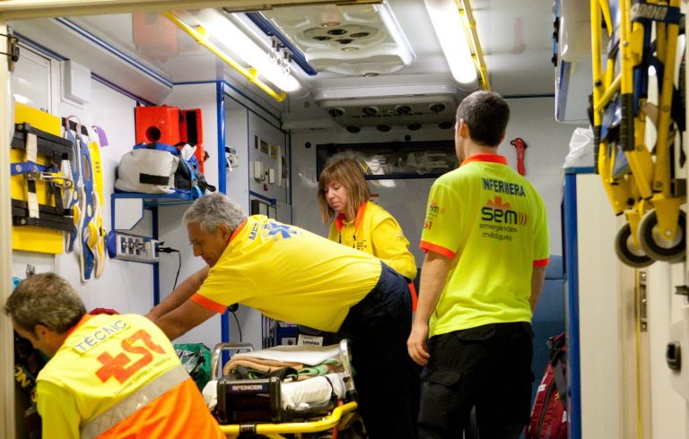 Mueren dos jóvenes al accidentarse la moto en la que viajaban en Palamós (Girona)