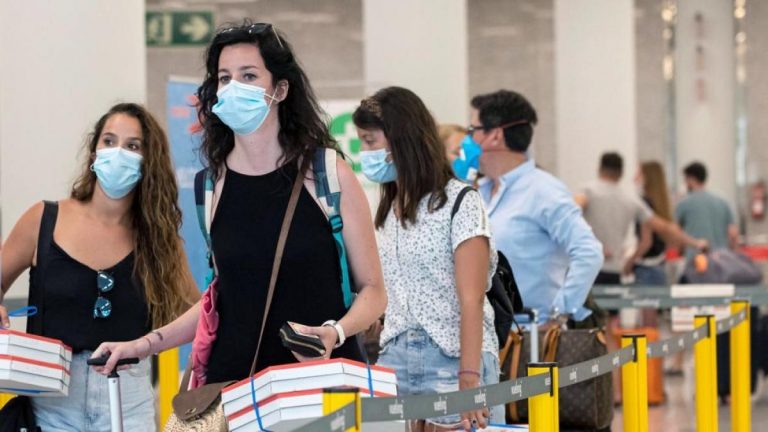 USO: El dato del paro muestra la 'turismodependencia' y la temporalidad del empleo