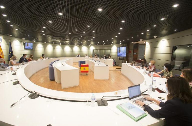 El Gobierno propone un alza del SMI de 15 euros este año y 31 euros en 2022 y 2023