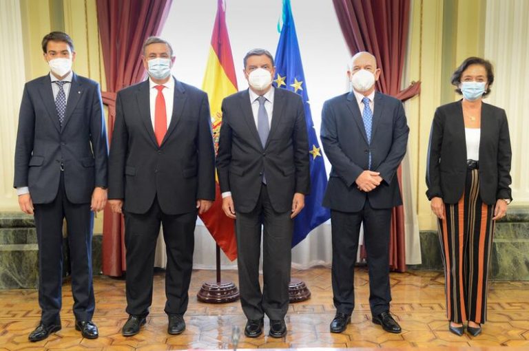 El sector del porcino pide apoyo a Planas para frenar las 'fake news'