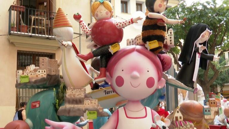 Valencia comienza sus Fallas de 2021 con la 'plantà' de las fallas infantiles