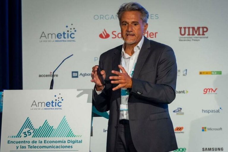 Granados: Las empresas deberán apostar por el empleo híbrido