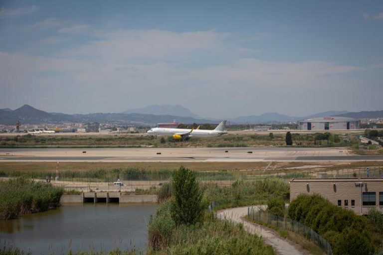 En Comú Podem exige que el Gobierno se oponga a la ampliación del aeropuerto de El Prat