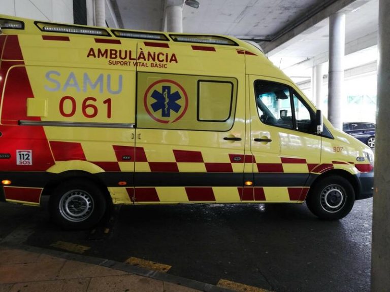 Muere en el hospital la joven turista rescatada en estado crítico de madrugada en una playa de Manacor (Mallorca)