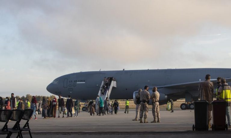 Un total de 63 refugiados afganos han llegado a Navarra en los últimos días