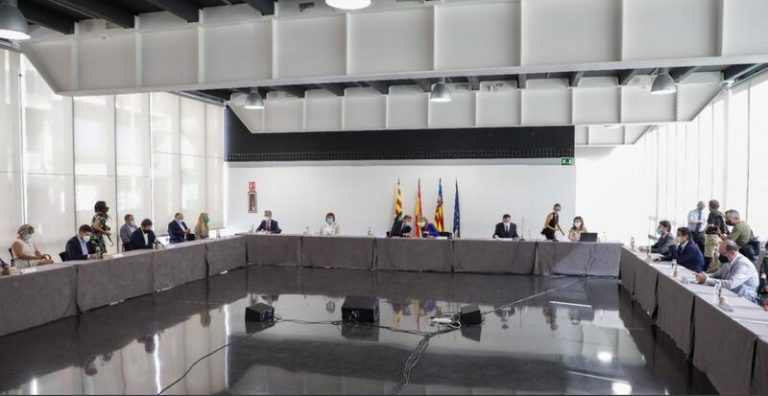 Gobierno repartirá 1.000 millones de los fondos UE para impulsar la movilidad verde en municipios