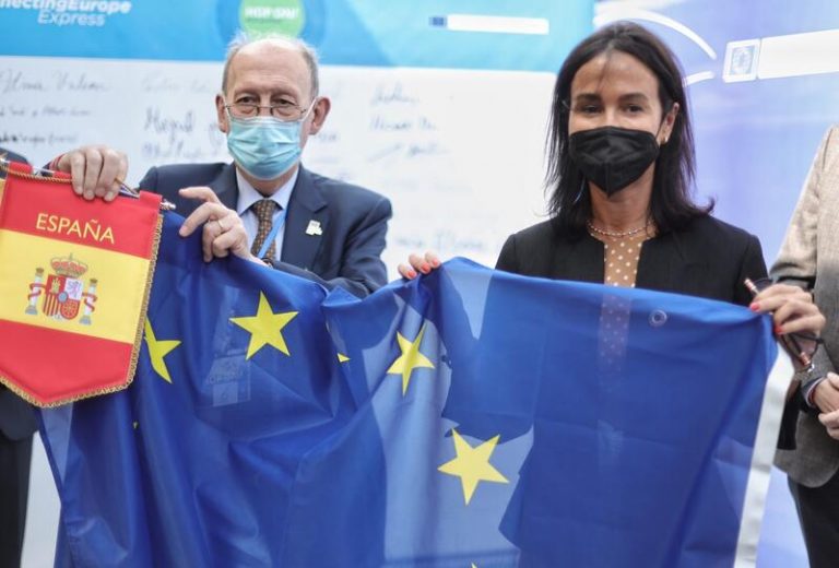 Transportes recibe al 'Connecting Europe Express'