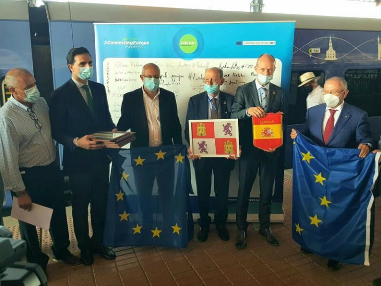 Medina del Campo y Madrid reciben al tren fletado por la UE para promover el transporte ferroviario