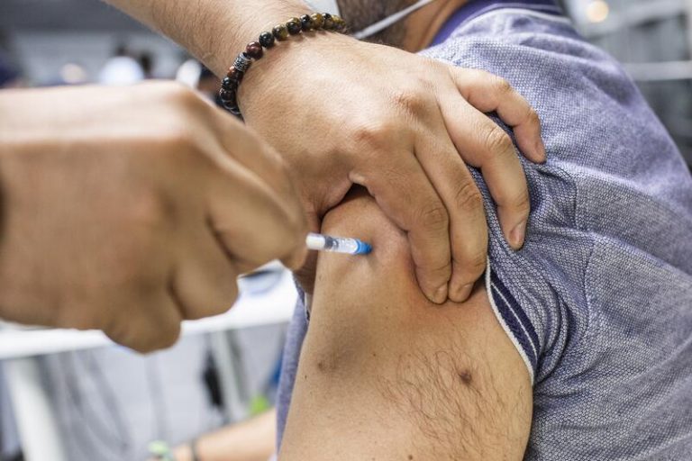 Cuatro fallecidos en Extremadura en una jornada con bajada de casos hasta los 100 y con 11 nuevos ingresos