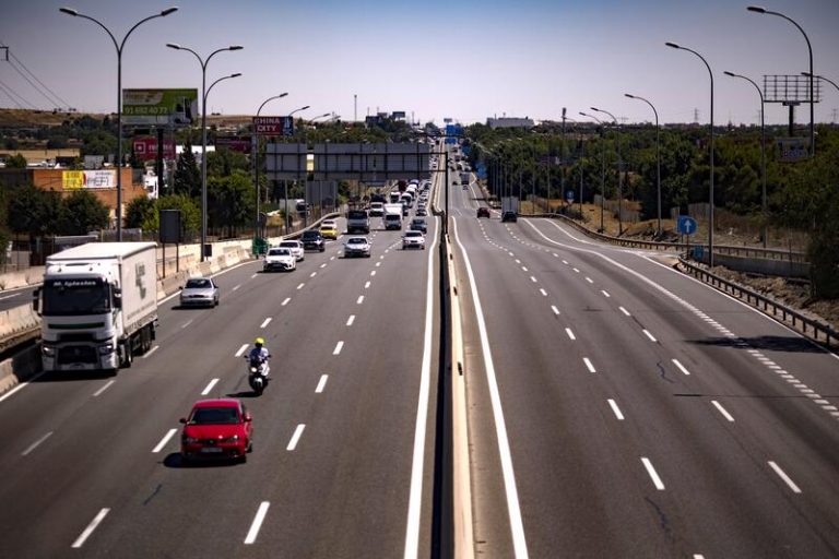 DGT pide desplazarse a pie, en bici o transporte público en la 'vuelta al cole'