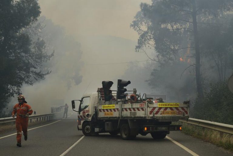 La Ribeira Sacra sufre el primer gran incendio del año en Galicia