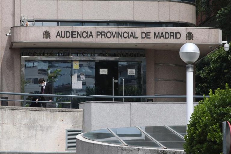 En el banquillo un sargento de la Guardia Civil acusado de desviar más de 200.000 euros